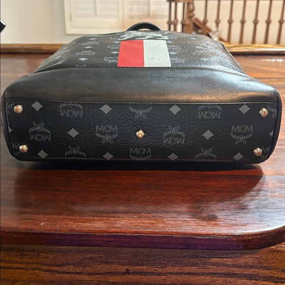 MCM Visetos Striped Princess Lion Laptop Bag - Picture 4 of 16